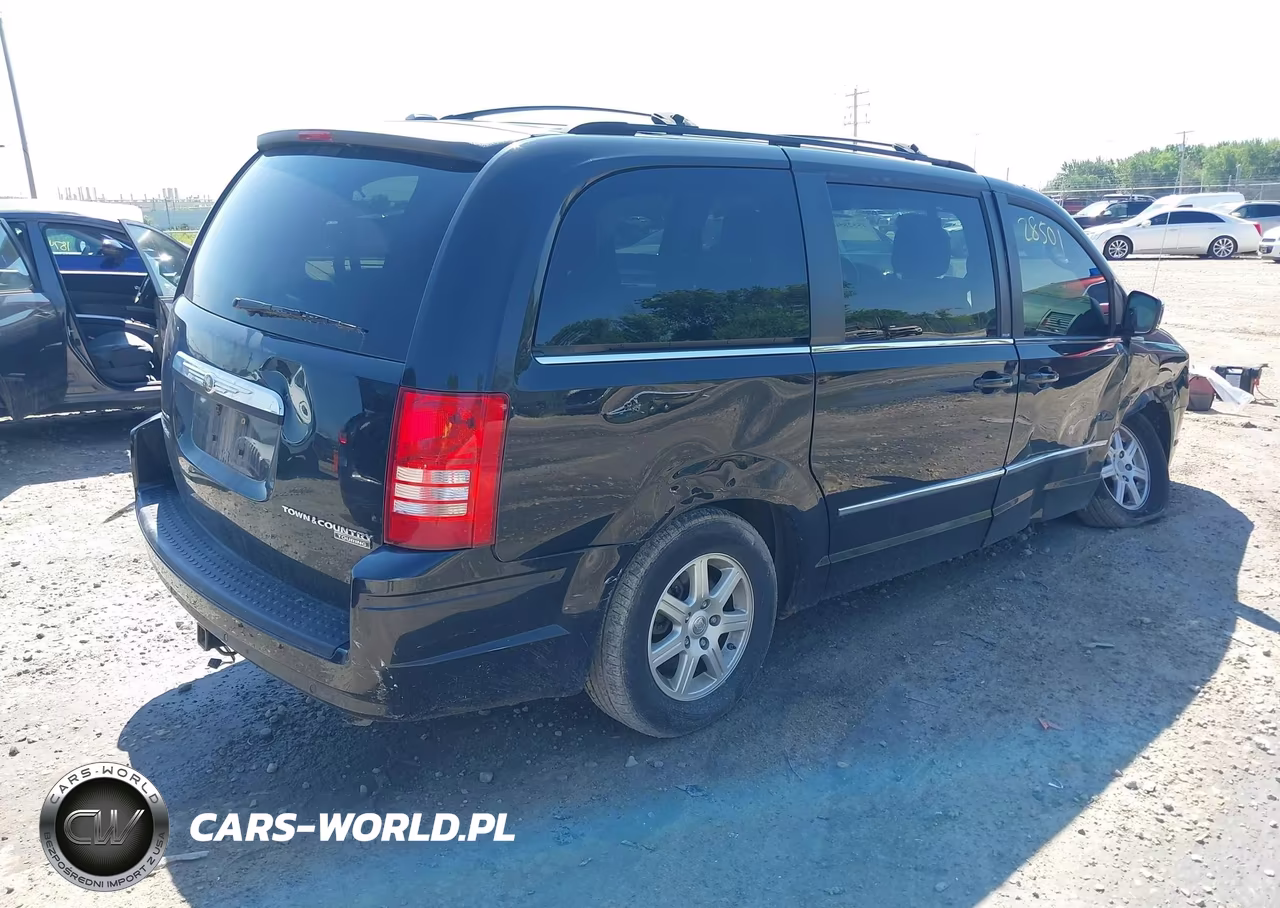 2010 Chrysler Town & Country Touring Plus VIN:2A4RR8D19AR442243 - 4