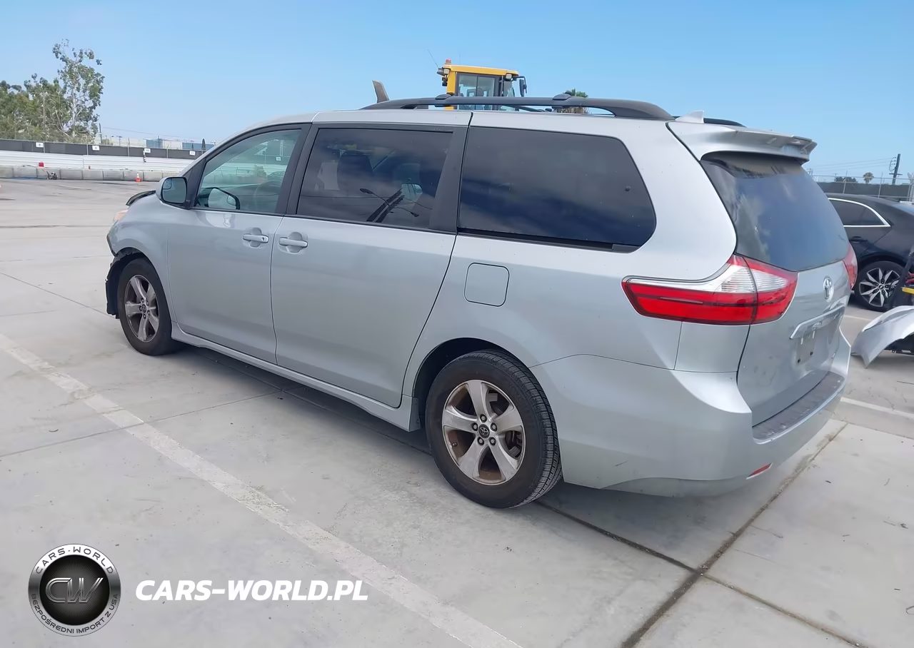 2019 Toyota Sienna Le 8 Passenger VIN:5TDKZ3DCXKS974430 - 3