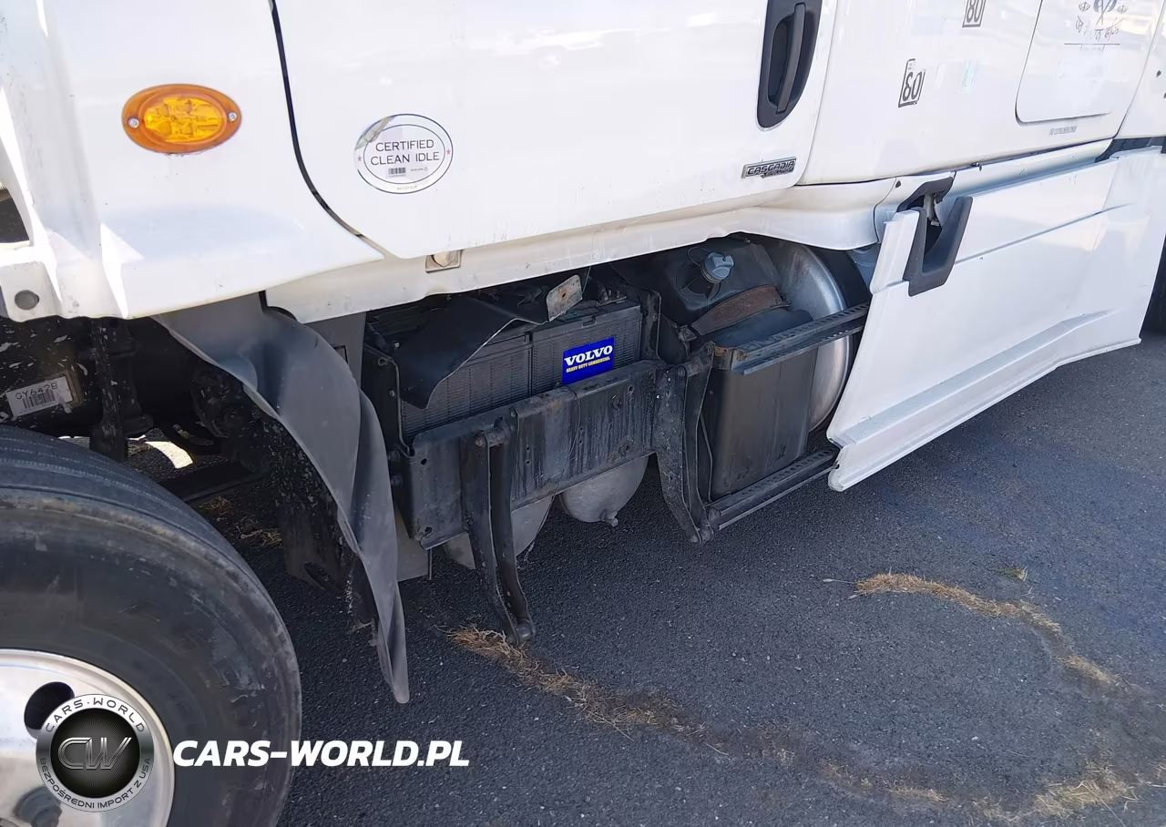 2016 Freightliner Cascadia 125 VIN:3AKJGLD52GSGY6428 - 11