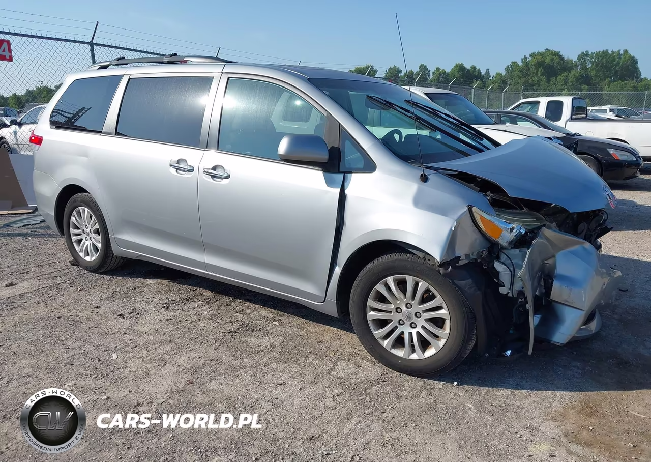 2014 Toyota Sienna Xle V6 8 Passenger