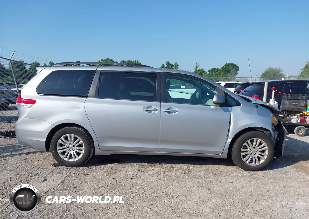 2014 Toyota Sienna Xle V6 8 Passenger VIN:5TDYK3DC3ES412081 - 14