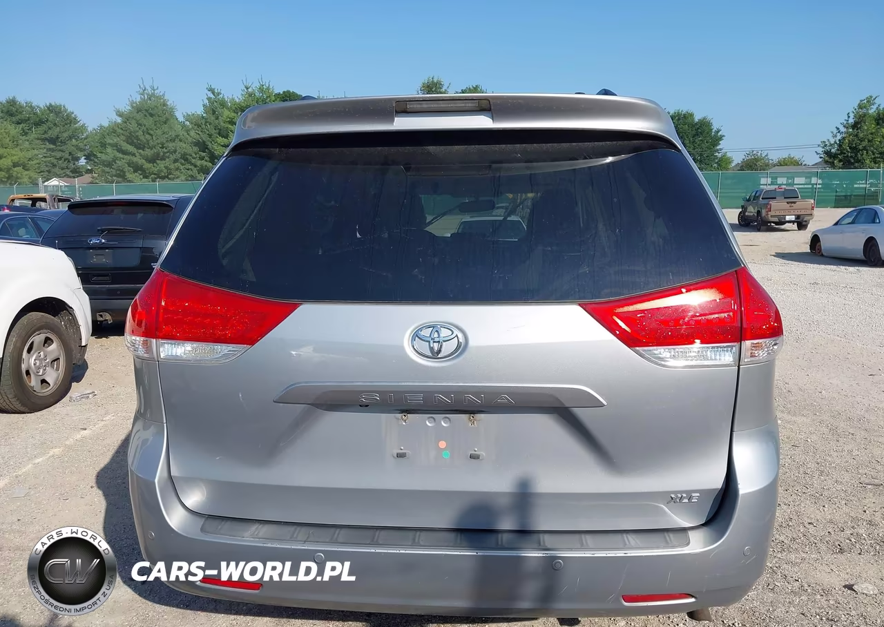 2014 Toyota Sienna Xle V6 8 Passenger VIN:5TDYK3DC3ES412081 - 17