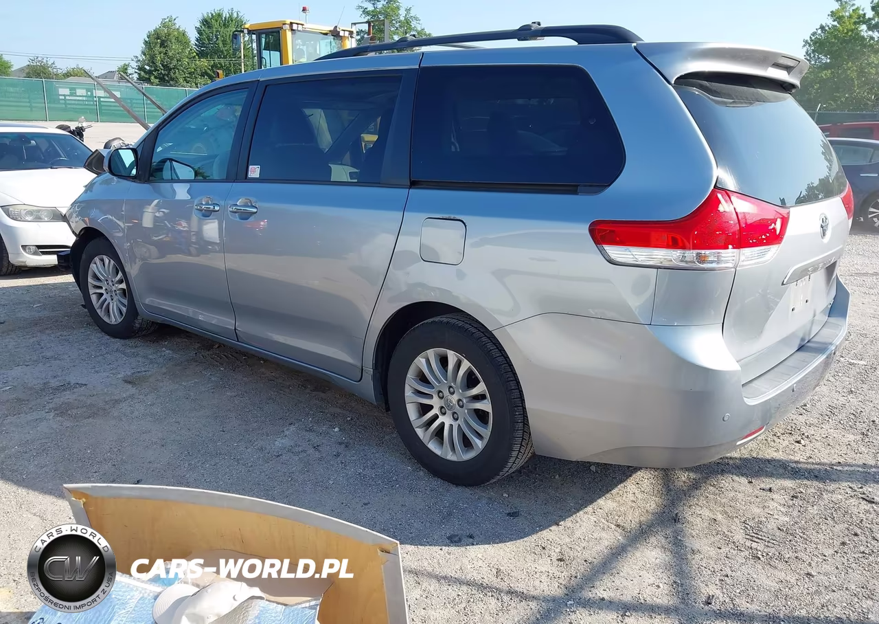 2014 Toyota Sienna Xle V6 8 Passenger VIN:5TDYK3DC3ES412081 - 3