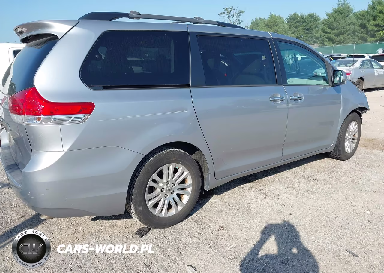 2014 Toyota Sienna Xle V6 8 Passenger VIN:5TDYK3DC3ES412081 - 4