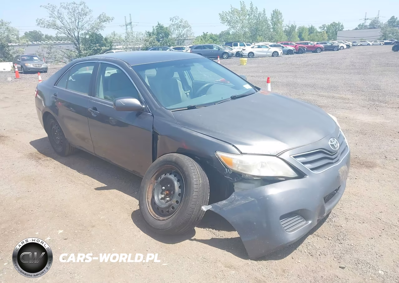 2011 Toyota Camry Le – zdjęcie 1 z 11