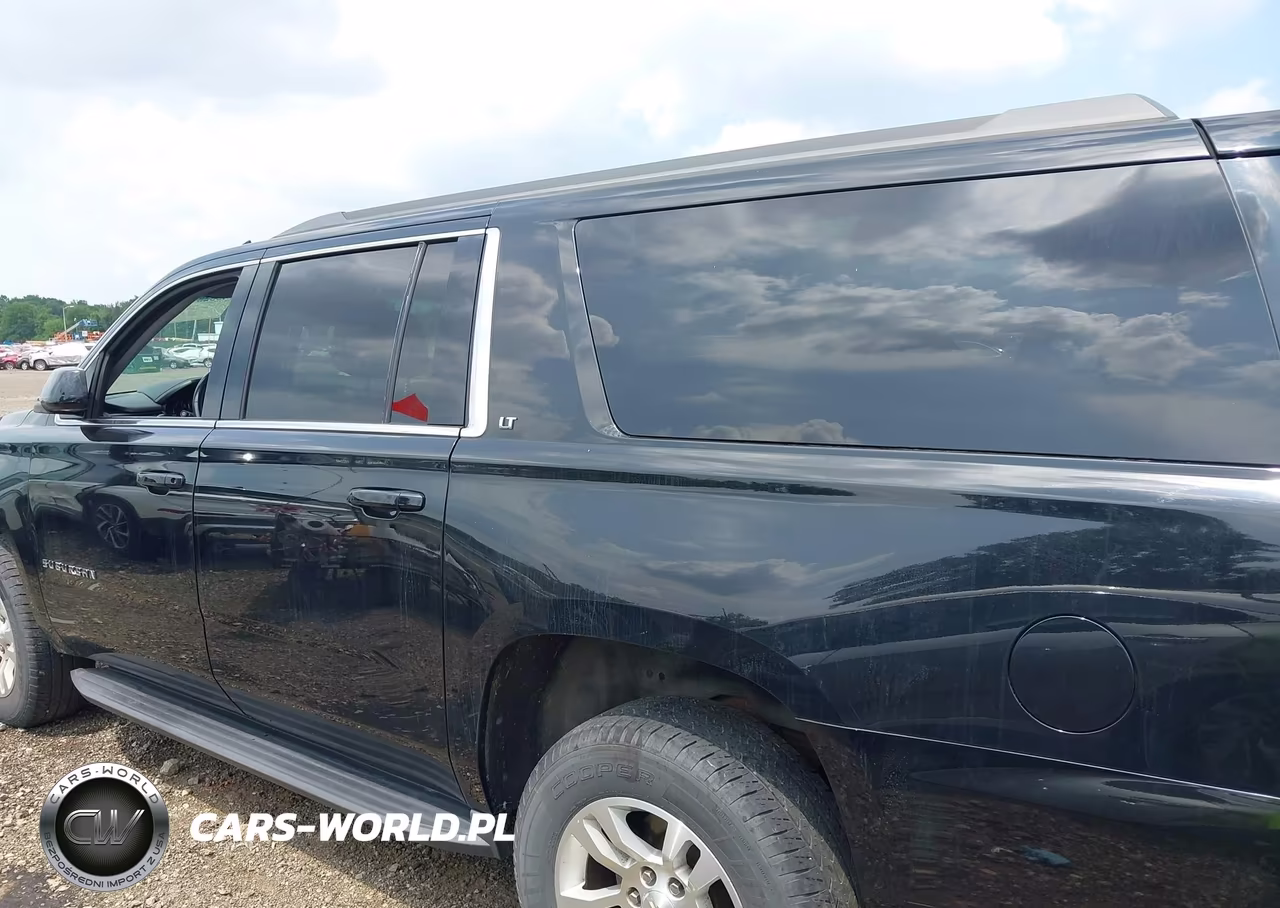 2018 Chevrolet Suburban Lt VIN:1GNSKHKC8JR162357 - 15