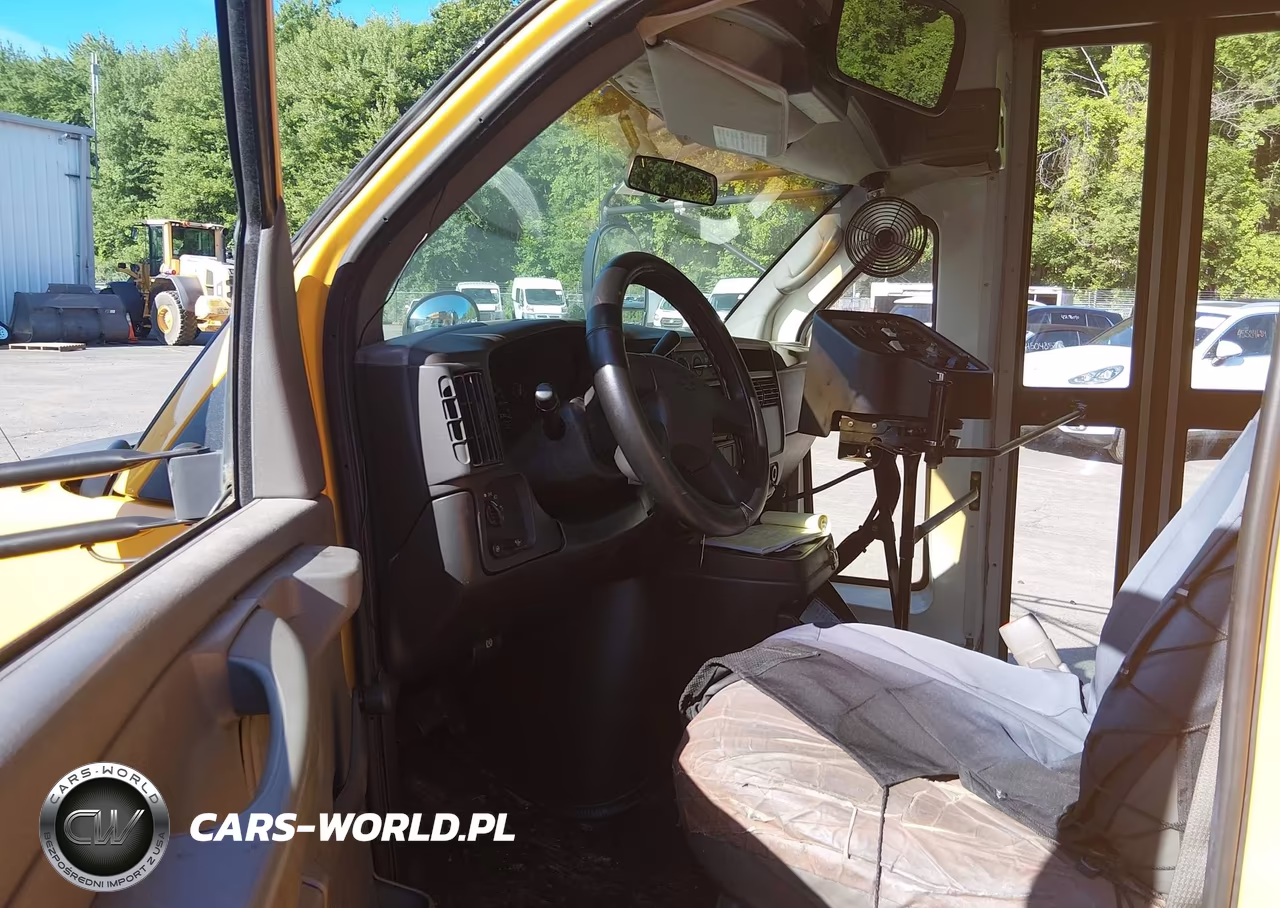 2004 Chevrolet Express Cutaway VIN:1GBHG31U641194703 - 6