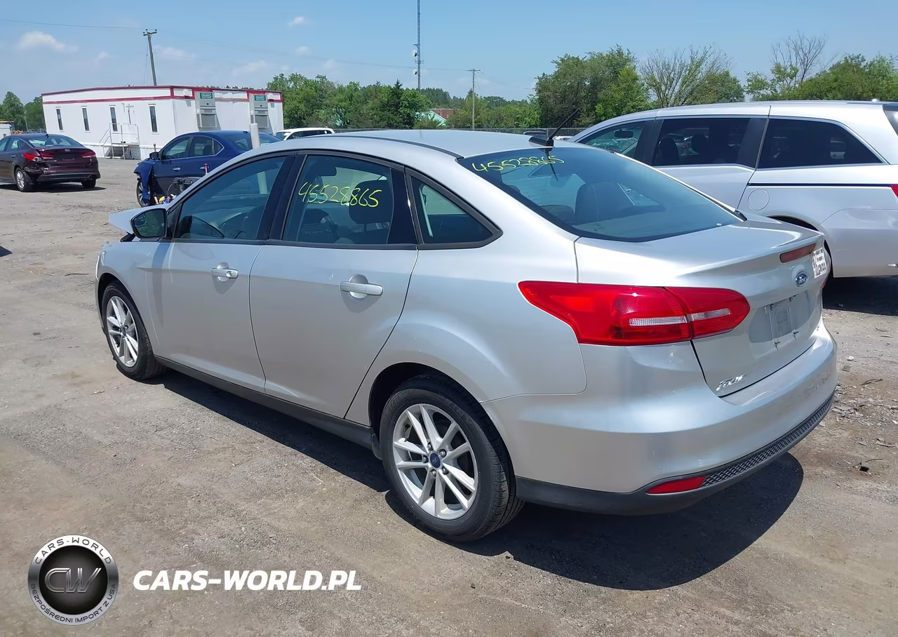 2018 Ford Focus Se VIN:1FADP3F20JL264008 - 3