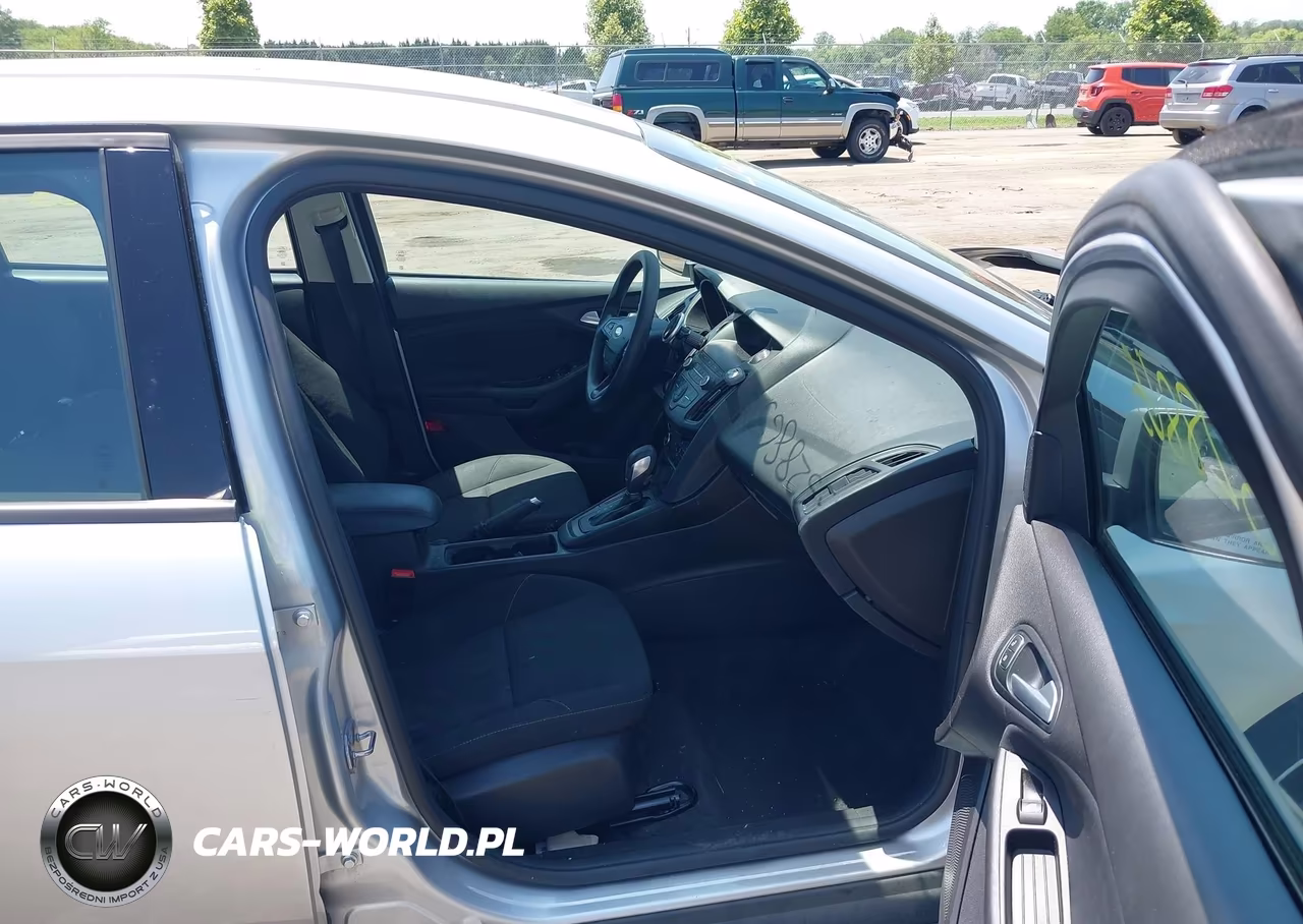 2018 Ford Focus Se VIN:1FADP3F20JL264008 - 5