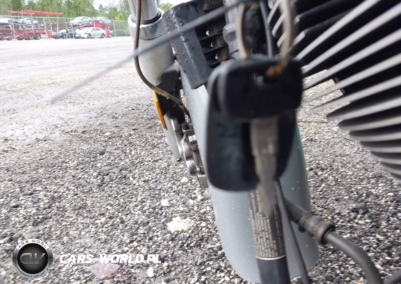2004 Victory Motorcycles Touring VIN:5VPTB16D843001460 - 11