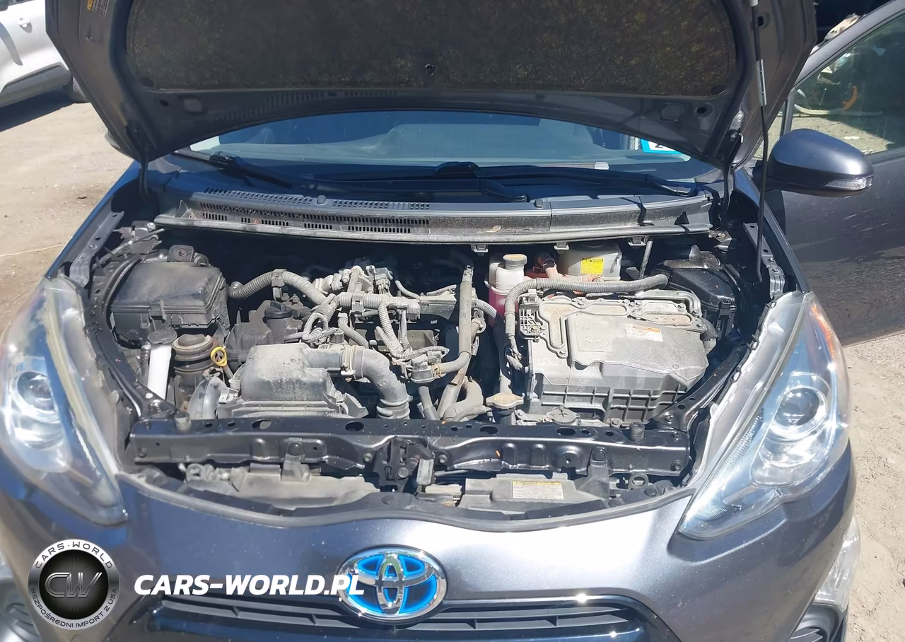 2015 Toyota Prius C Two VIN:JTDKDTB35F1105061 - 10