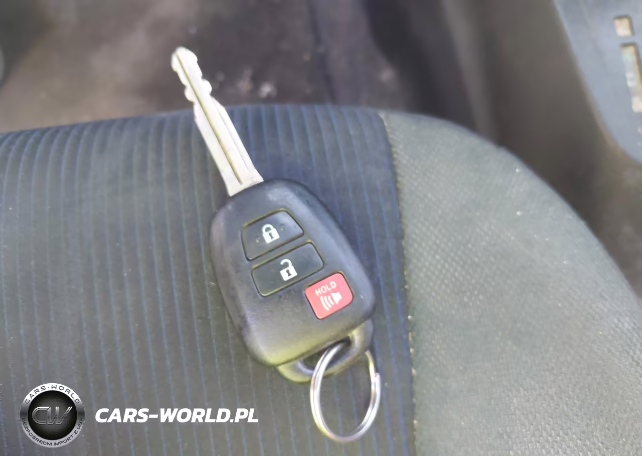 2015 Toyota Prius C Two VIN:JTDKDTB35F1105061 - 11