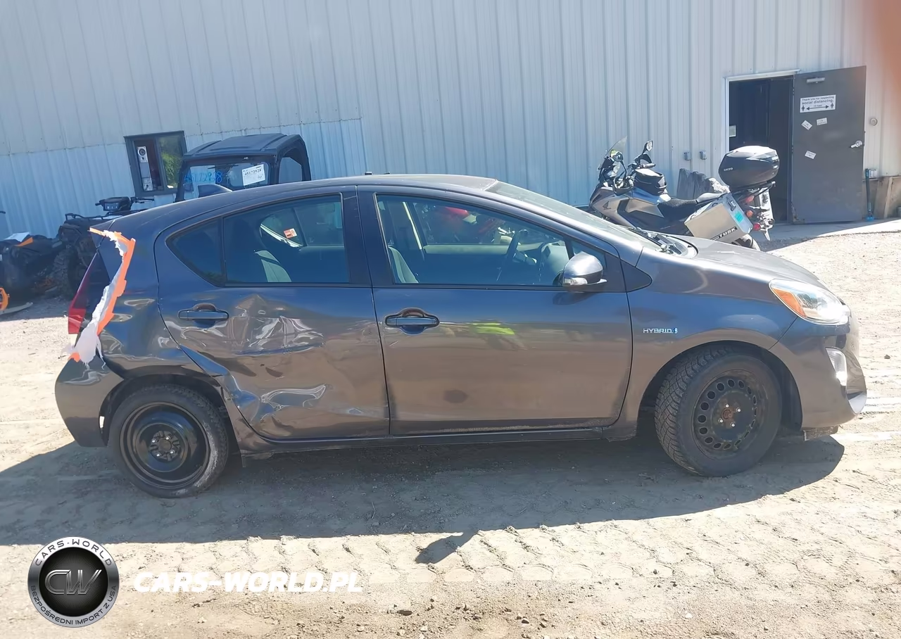 2015 Toyota Prius C Two VIN:JTDKDTB35F1105061 - 13