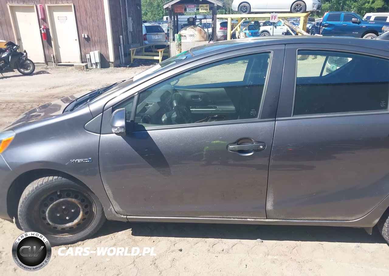 2015 Toyota Prius C Two VIN:JTDKDTB35F1105061 - 14