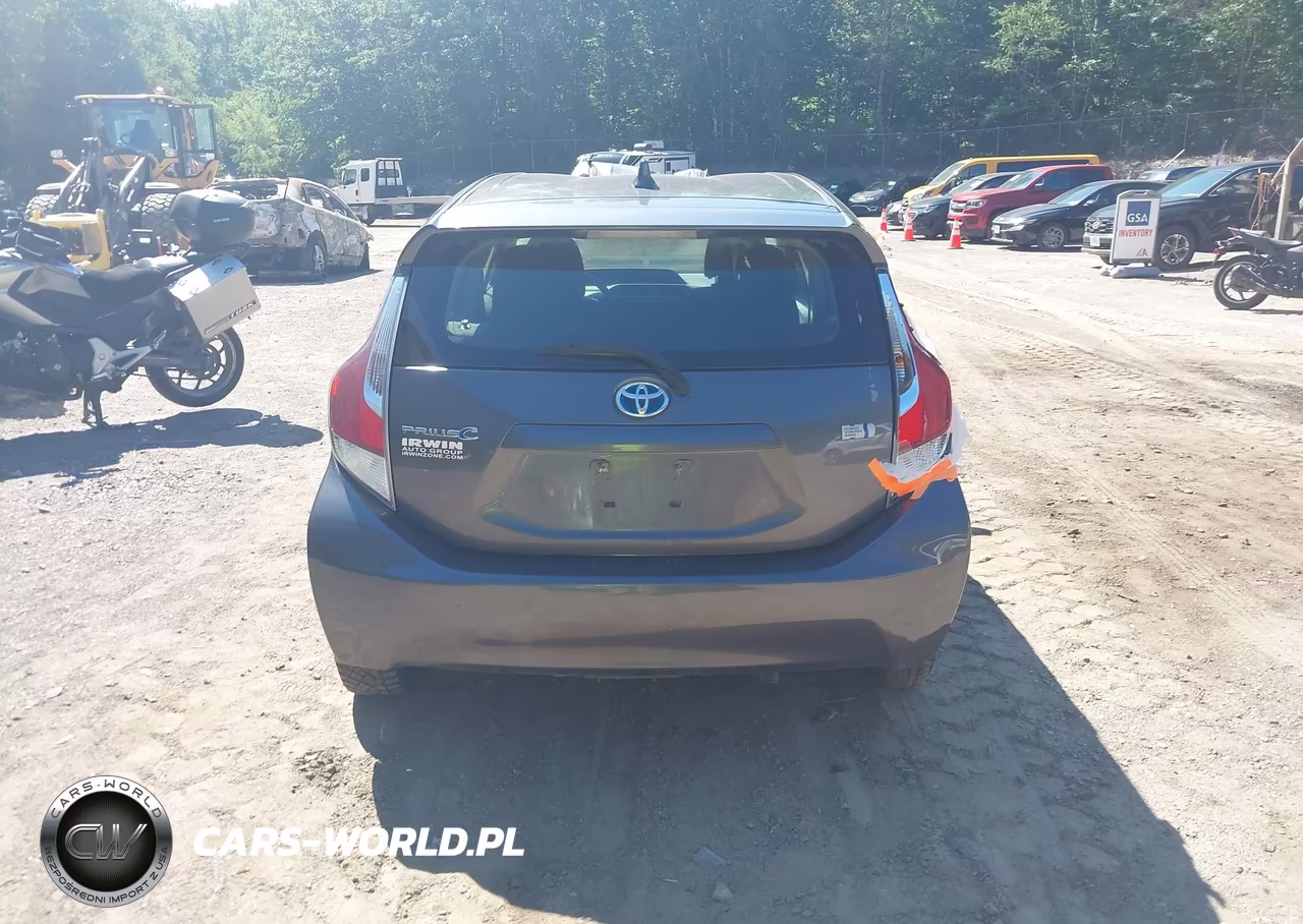 2015 Toyota Prius C Two VIN:JTDKDTB35F1105061 - 16