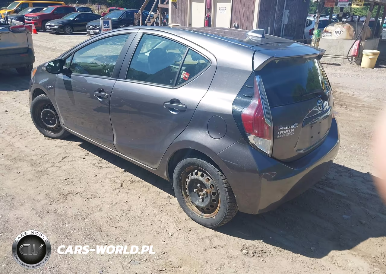 2015 Toyota Prius C Two VIN:JTDKDTB35F1105061 - 3