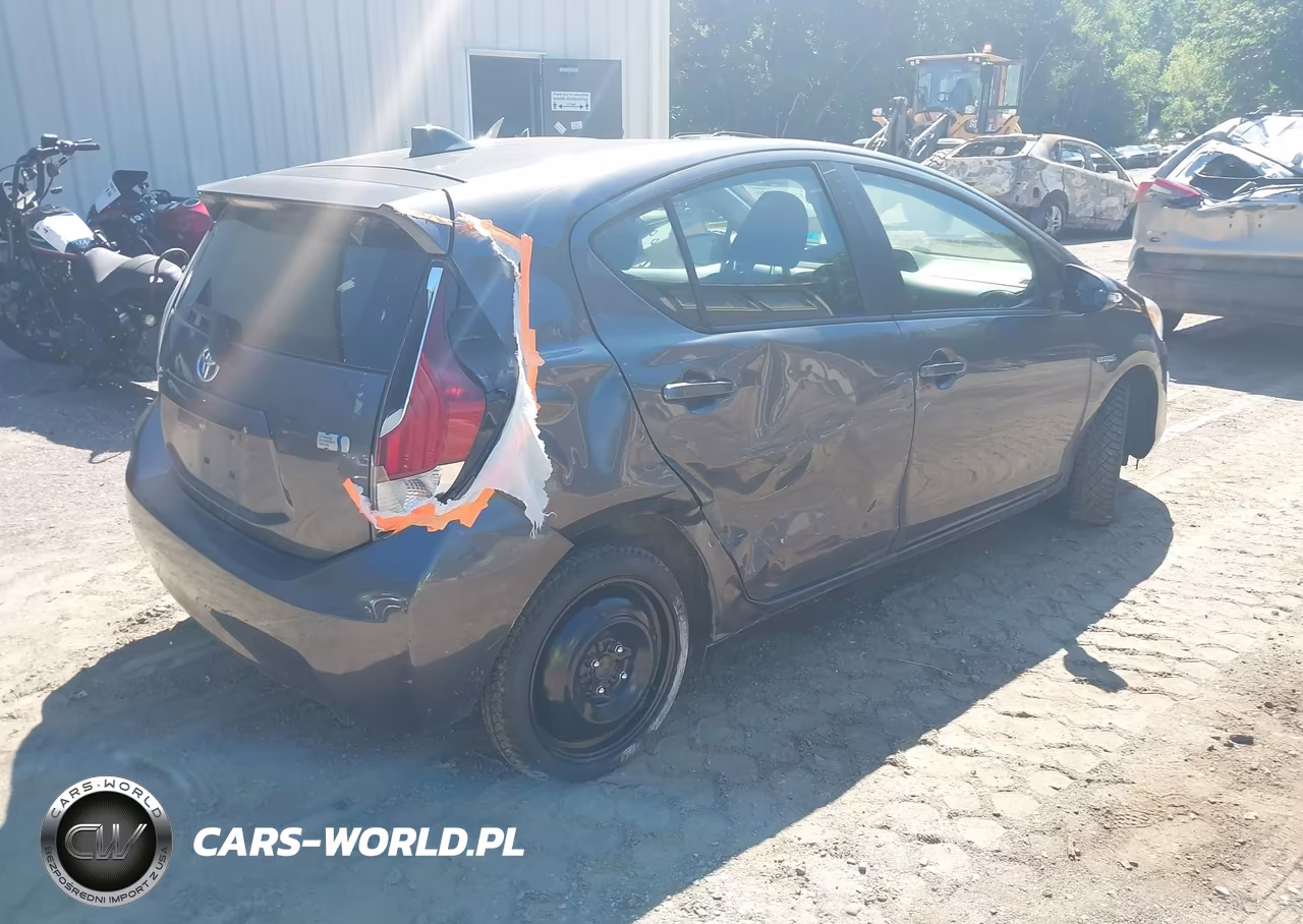 2015 Toyota Prius C Two VIN:JTDKDTB35F1105061 - 4