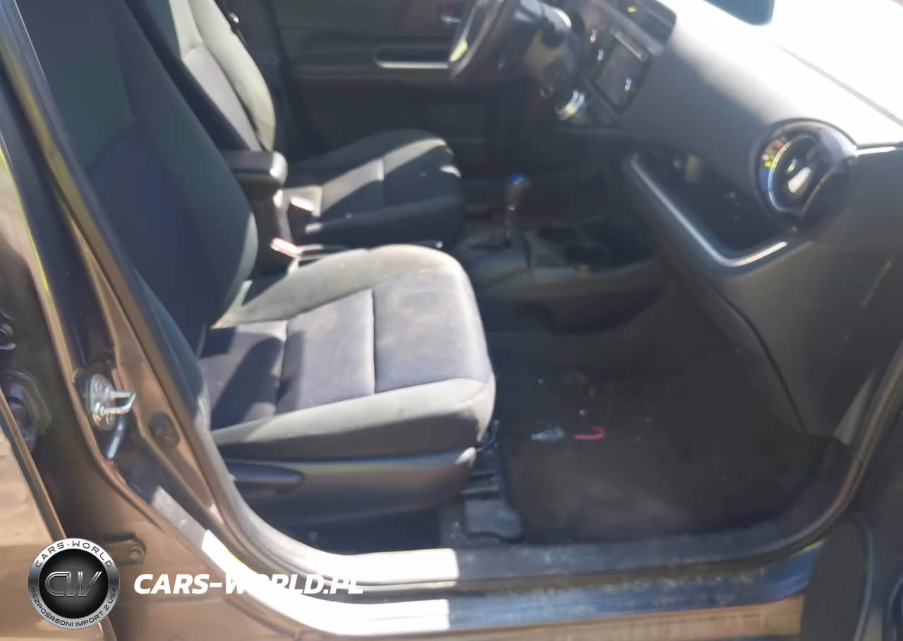 2015 Toyota Prius C Two VIN:JTDKDTB35F1105061 - 5