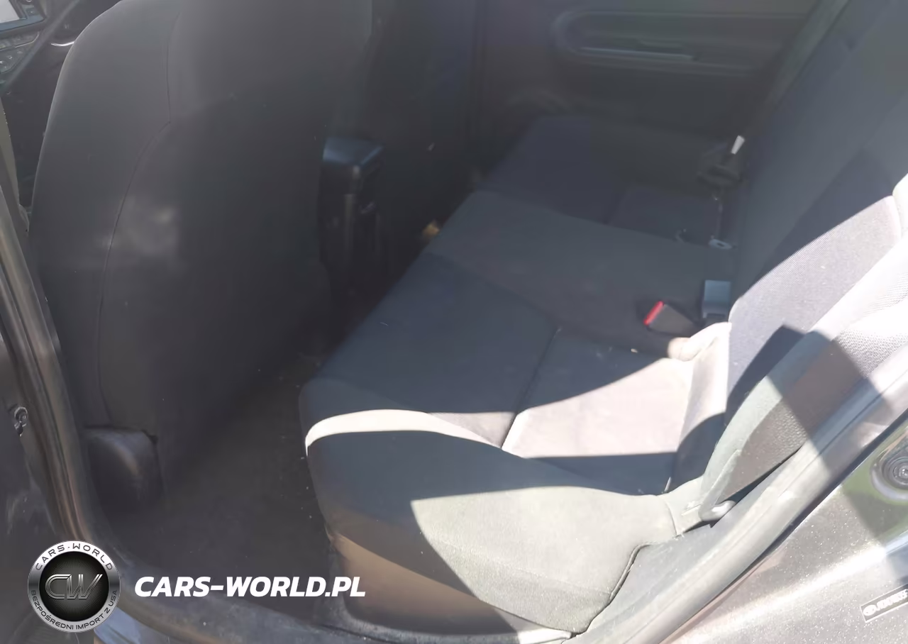 2015 Toyota Prius C Two VIN:JTDKDTB35F1105061 - 8
