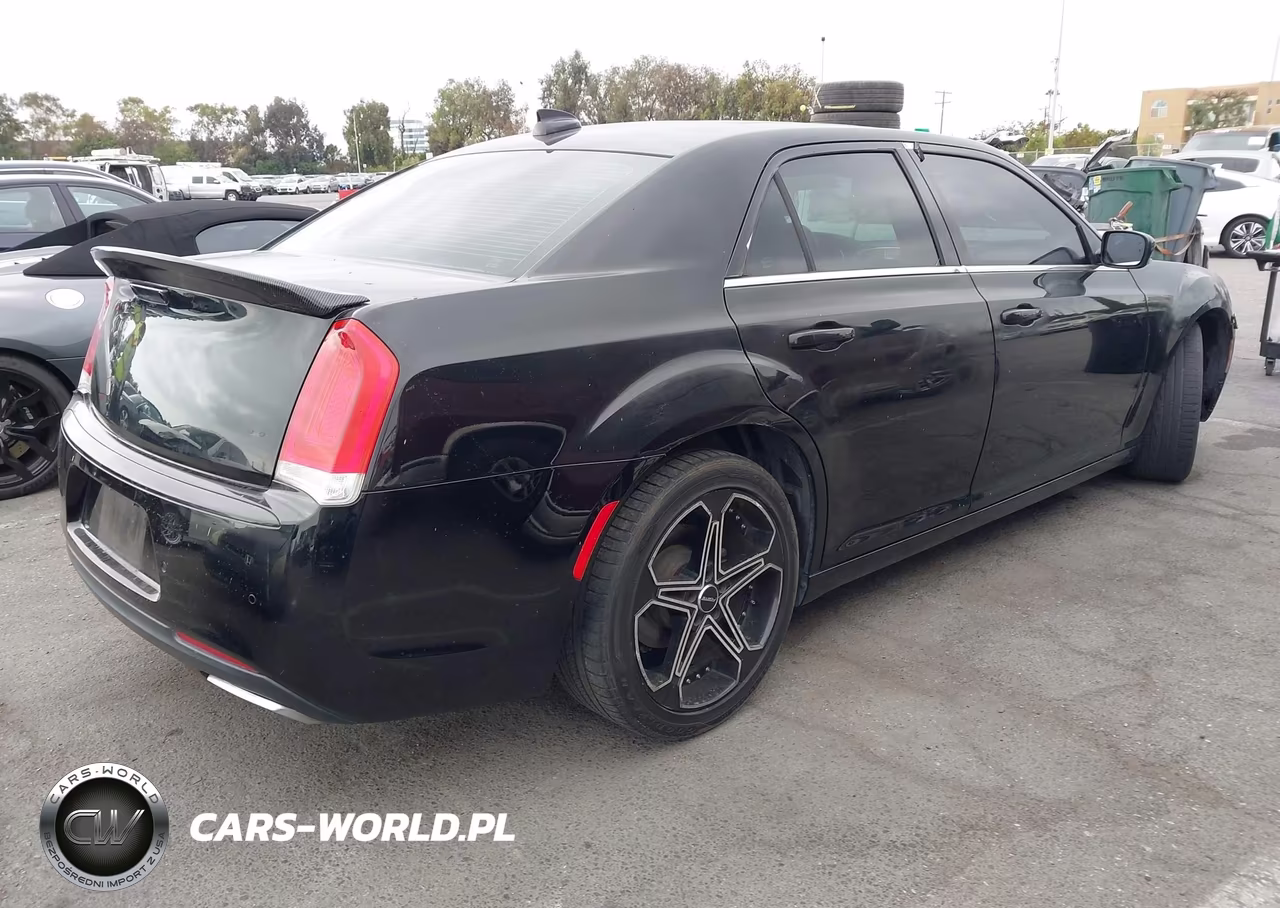 2016 Chrysler 300 Anniversary Edition VIN:2C3CCAAG0GH142073 - 4