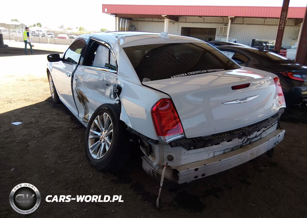 2015 Chrysler 300C VIN:2C3CCAEG6FH749328 - 3