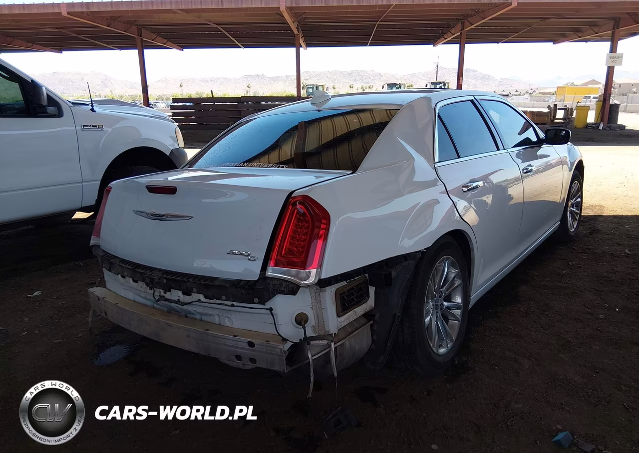 2015 Chrysler 300C VIN:2C3CCAEG6FH749328 - 4