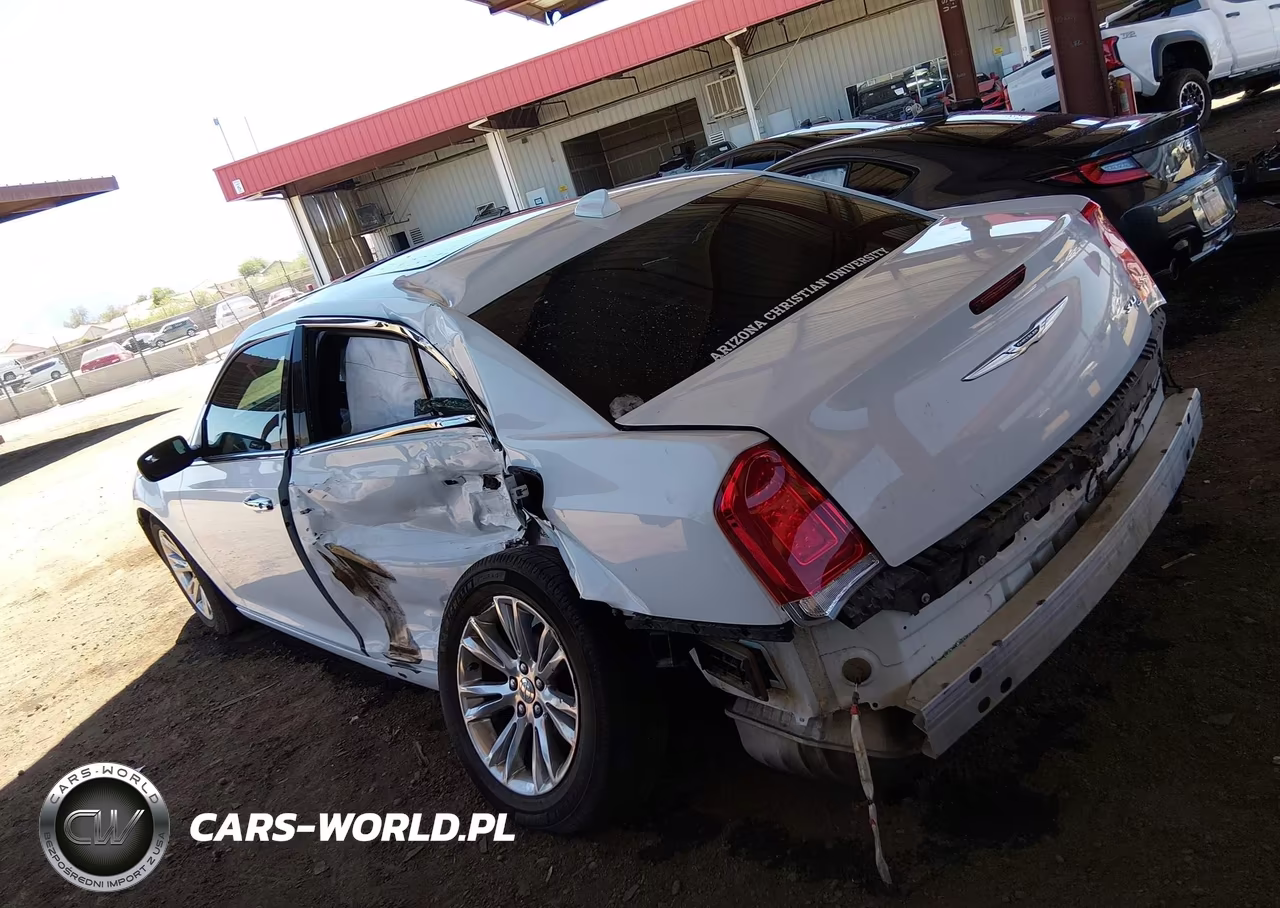 2015 Chrysler 300C VIN:2C3CCAEG6FH749328 - 6