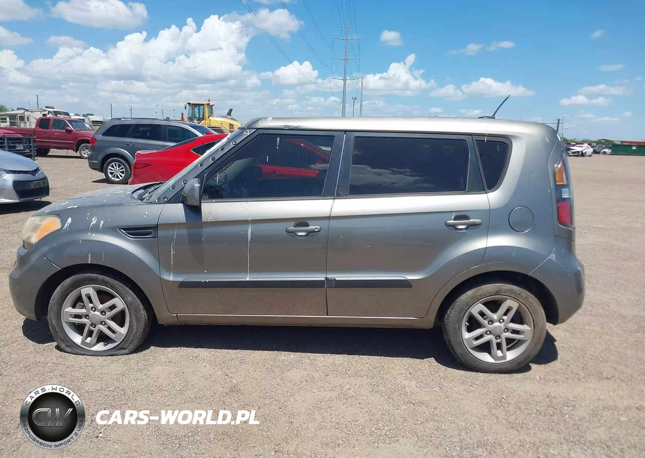 2011 Kia Soul + VIN:KNDJT2A20B7269505 - 14