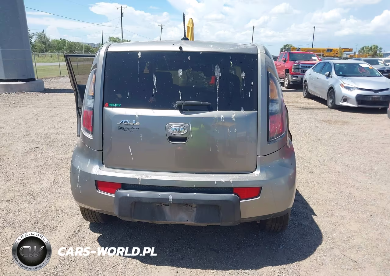 2011 Kia Soul + VIN:KNDJT2A20B7269505 - 16