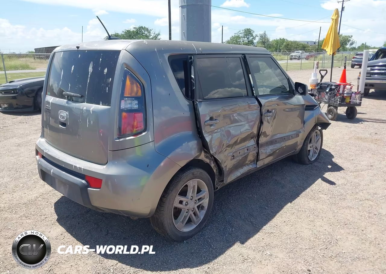 2011 Kia Soul + VIN:KNDJT2A20B7269505 - 4