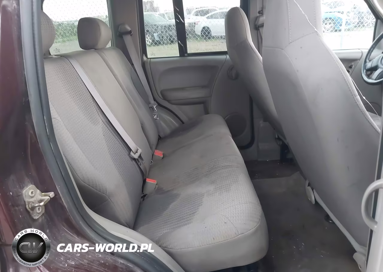 2004 Jeep Liberty Sport VIN:1J4GL48K64W135807 - 8