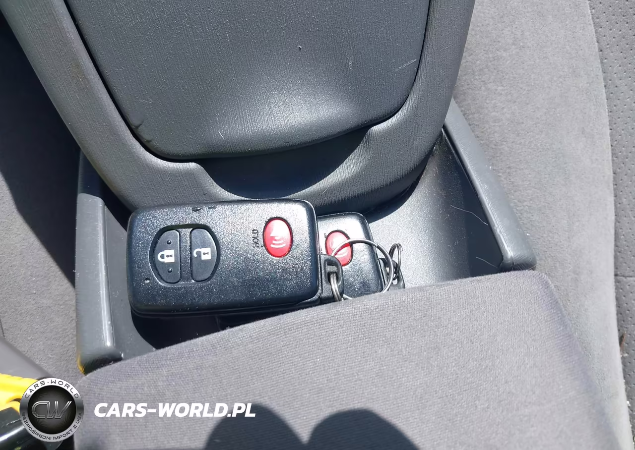 2011 Toyota Prius Two VIN:JTDKN3DU5B1390910 - 11