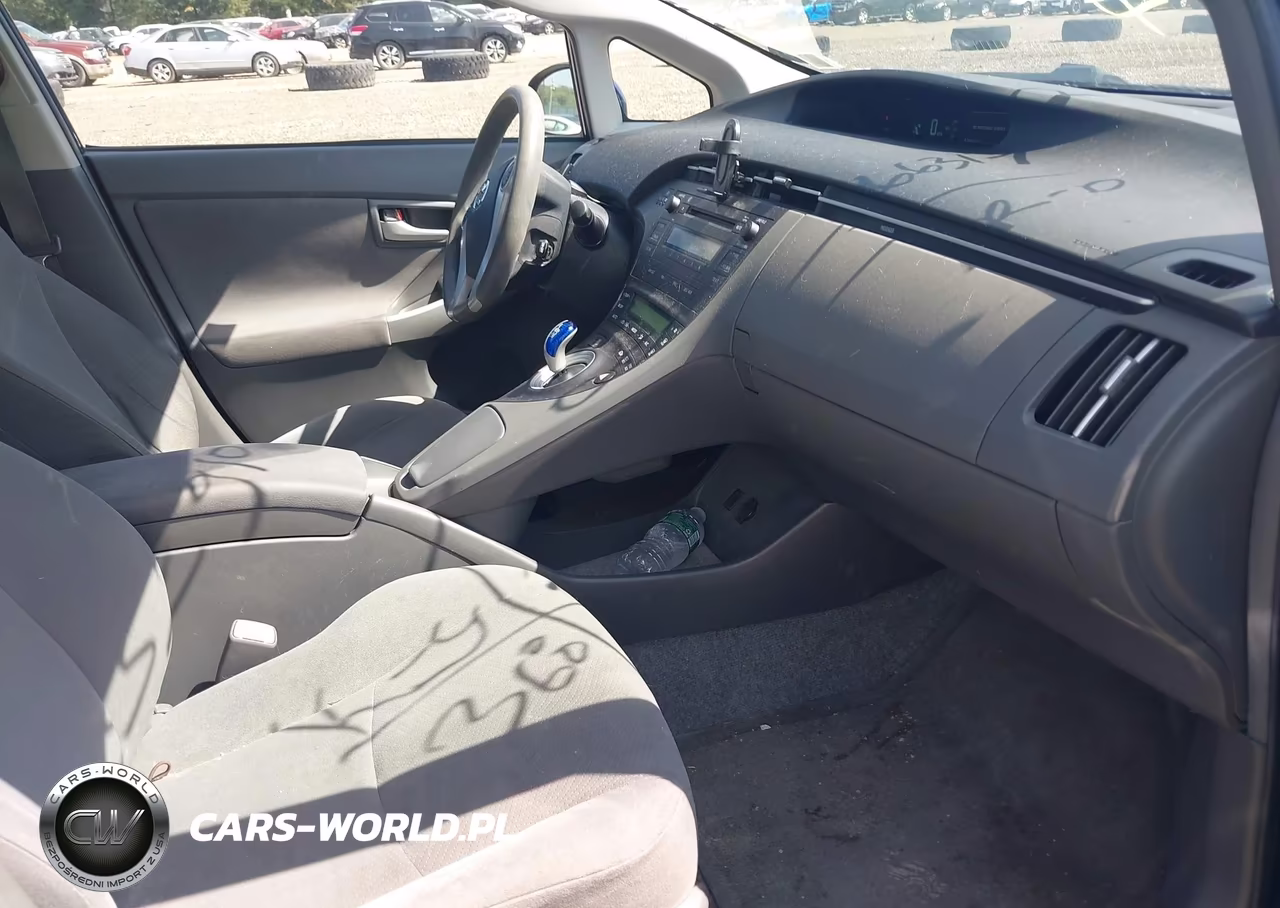 2011 Toyota Prius Two VIN:JTDKN3DU5B1390910 - 5