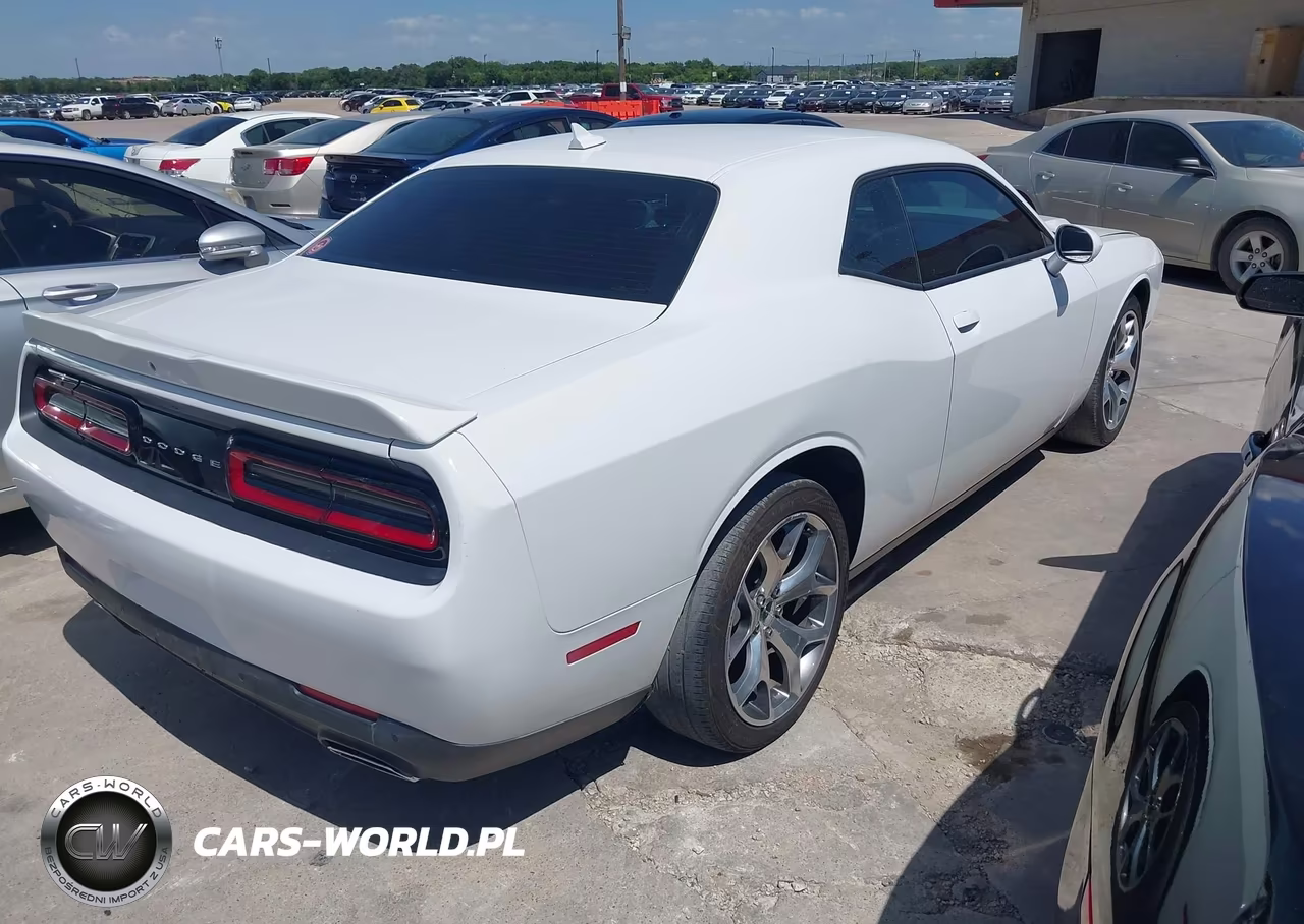 2015 Dodge Challenger Sxt Plus VIN:2C3CDZBG4FH723813 - 4