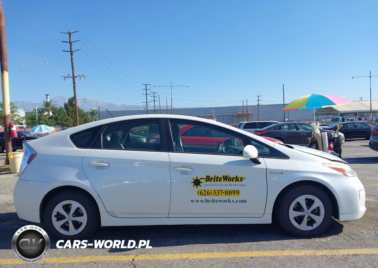2015 Toyota Prius Two VIN:JTDKN3DU1F0414583 - 14