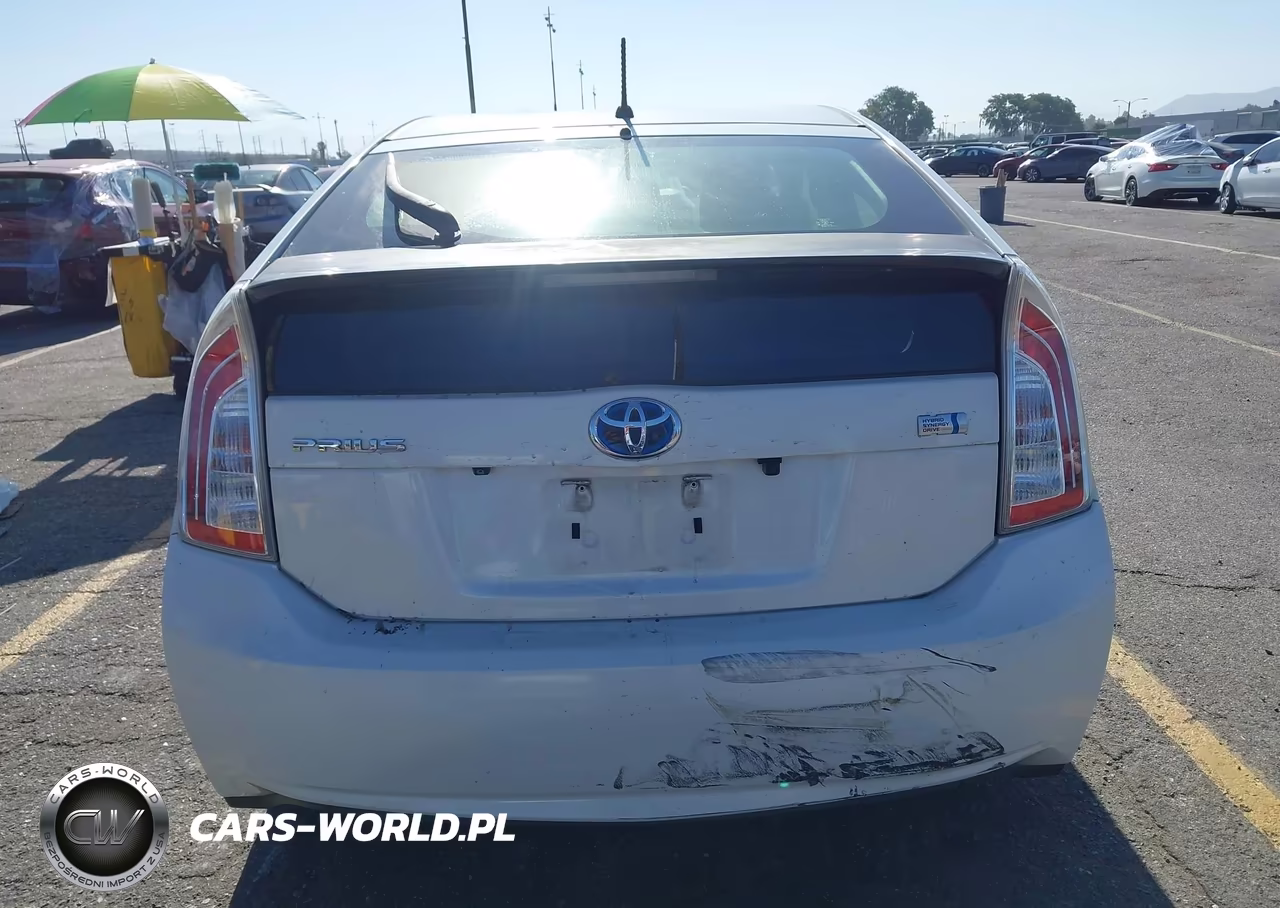 2015 Toyota Prius Two VIN:JTDKN3DU1F0414583 - 17