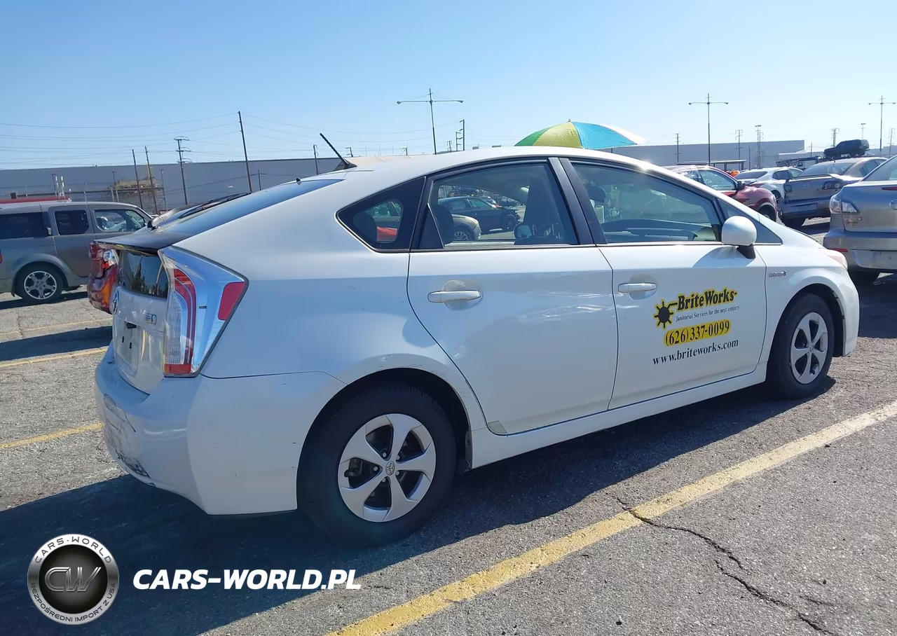 2015 Toyota Prius Two VIN:JTDKN3DU1F0414583 - 4