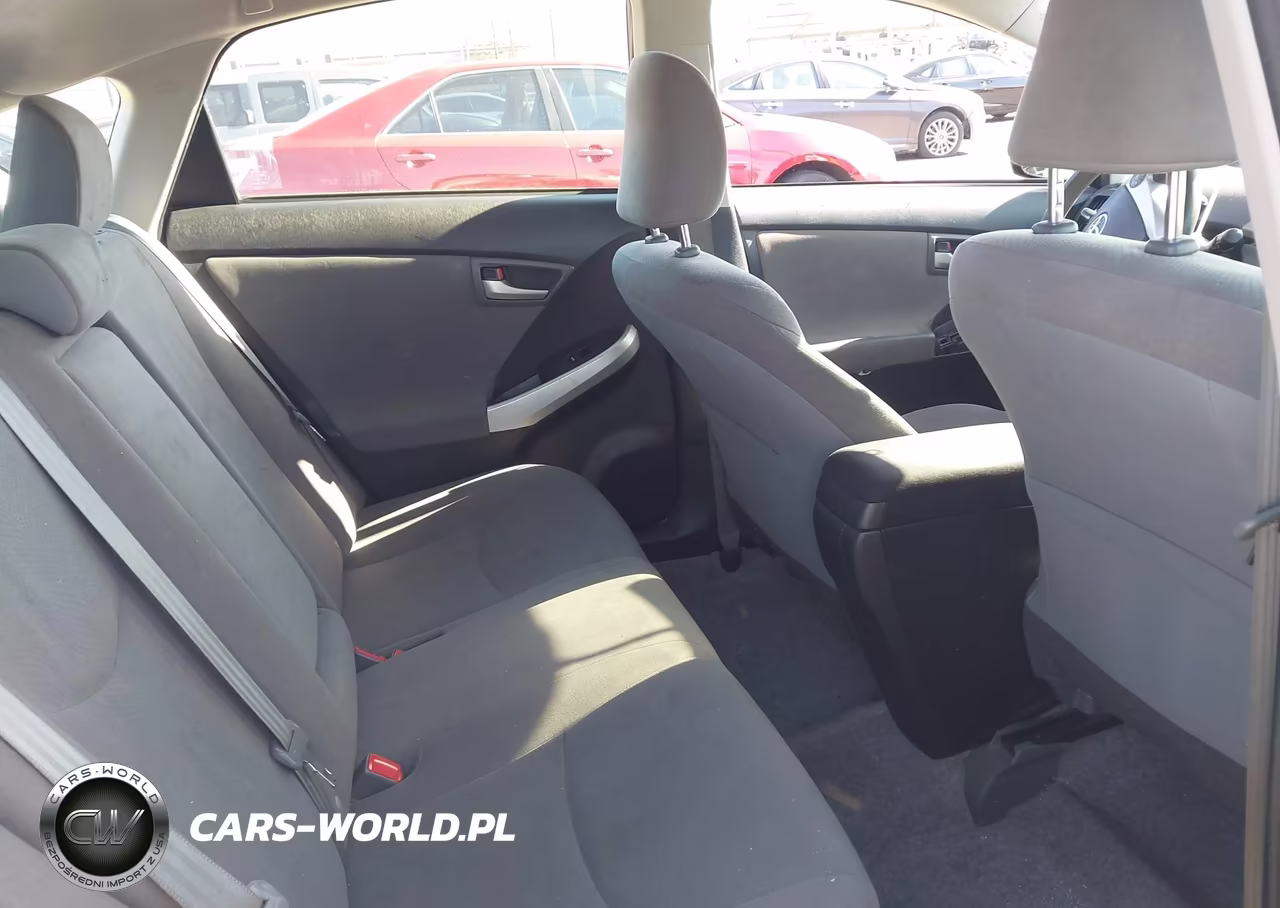 2015 Toyota Prius Two VIN:JTDKN3DU1F0414583 - 8