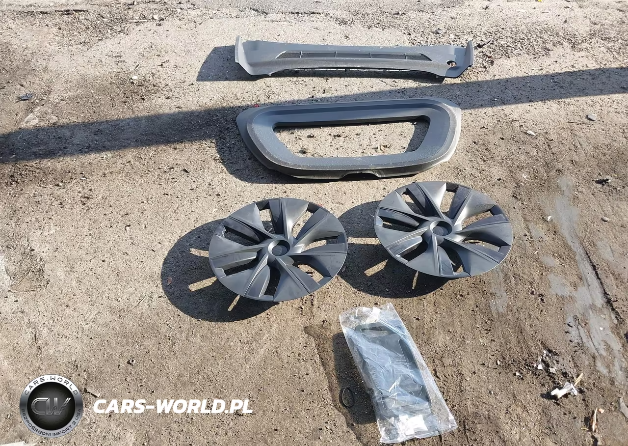 2025 Tesla Model Y Long Range Dual Motor Rear-Wheel Drive VIN:7SAYGDEDXSA371835 - 11