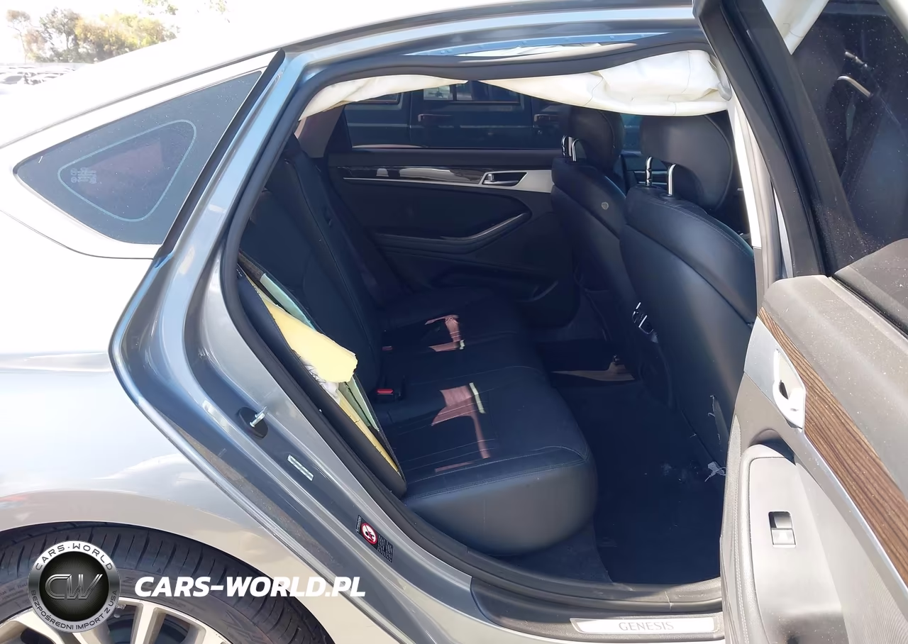 2015 Hyundai Genesis 3.8 VIN:KMHGN4JE3FU040118 - 8