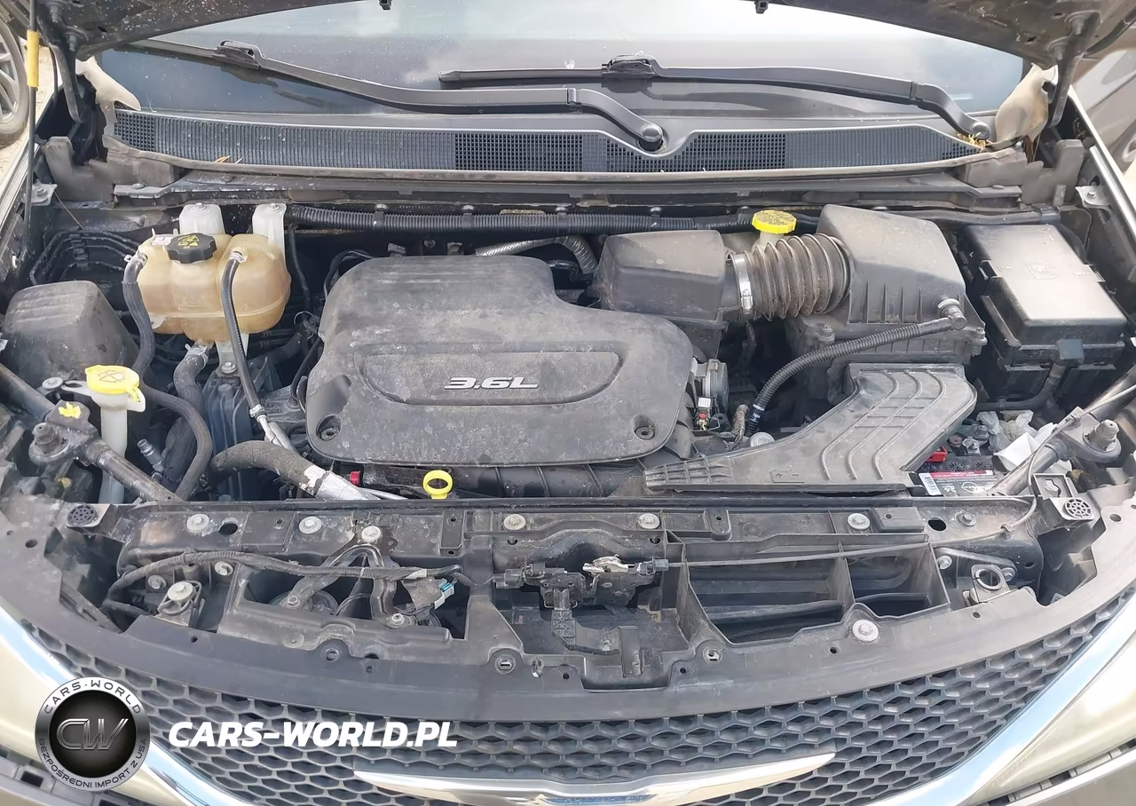 2017 Chrysler Pacifica Touring-L VIN:2C4RC1BG0HR530596 - 10