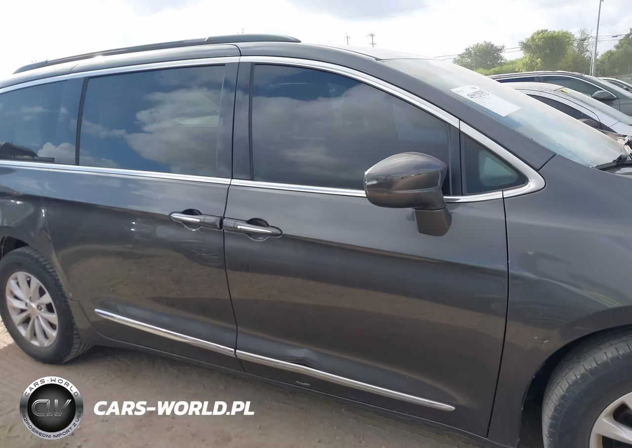 2017 Chrysler Pacifica Touring-L VIN:2C4RC1BG0HR530596 - 13