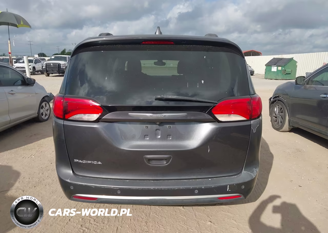 2017 Chrysler Pacifica Touring-L VIN:2C4RC1BG0HR530596 - 16