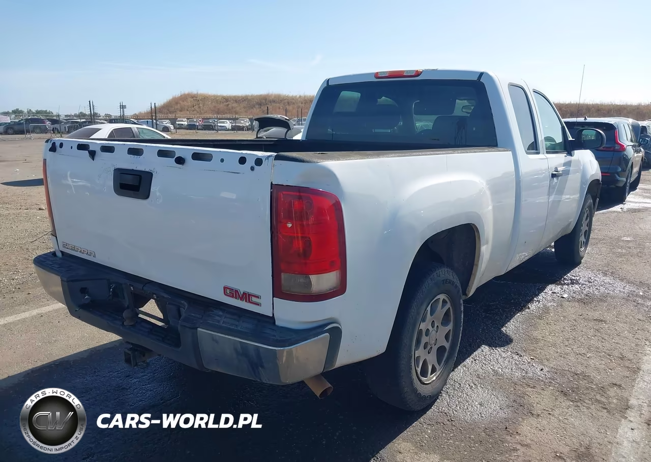 2007 GMC Sierra 1500 Work Truck VIN:2GTEC19C671638235 - 4