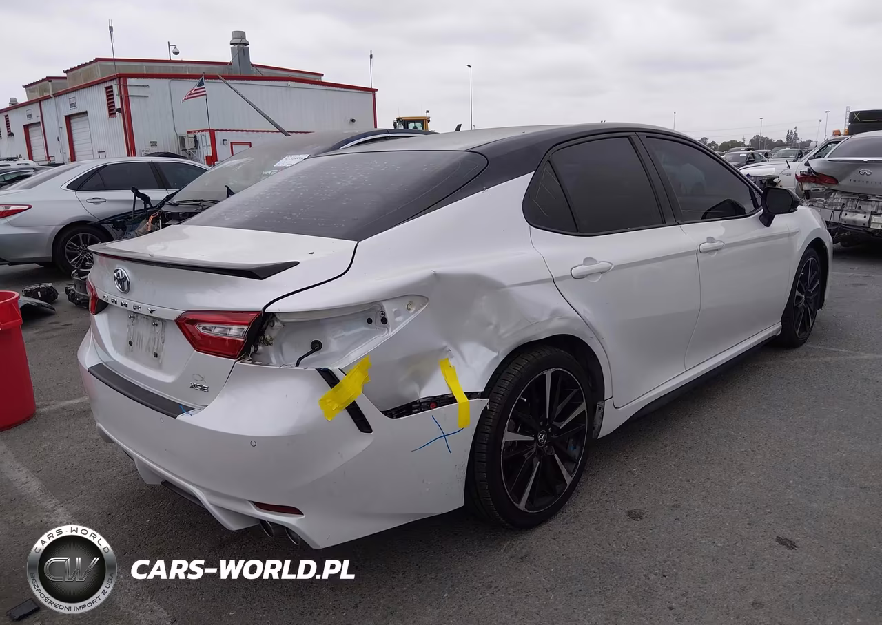 2018 Toyota Camry Xse VIN:4T1B61HK2JU110721 - 4