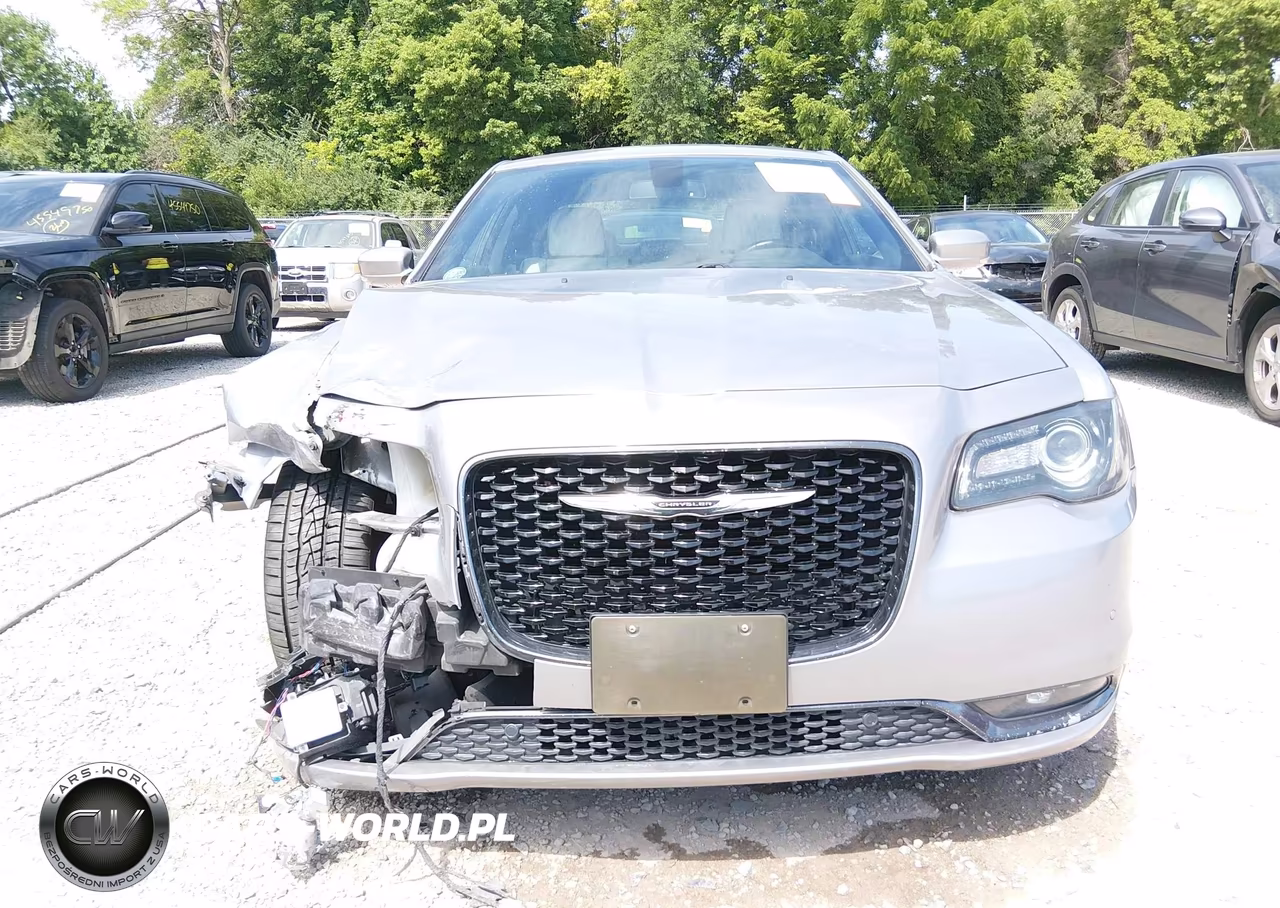 2018 Chrysler 300 300S VIN:2C3CCABG3JH143059 - 12