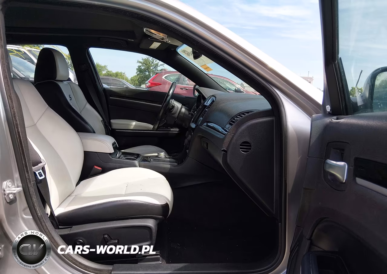 2018 Chrysler 300 300S VIN:2C3CCABG3JH143059 - 5