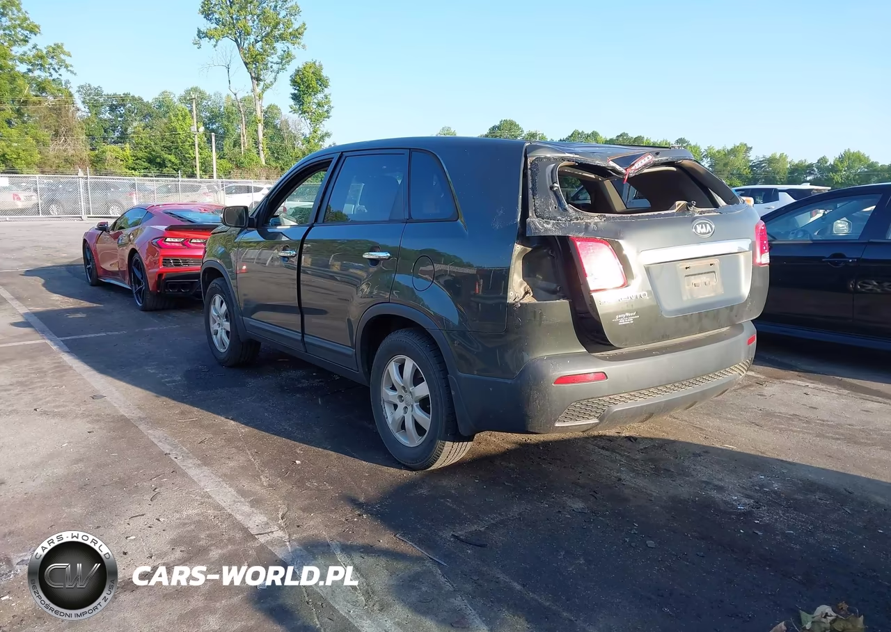 2013 Kia Sorento Lx VIN:5XYKT3A12DG330344 - 3