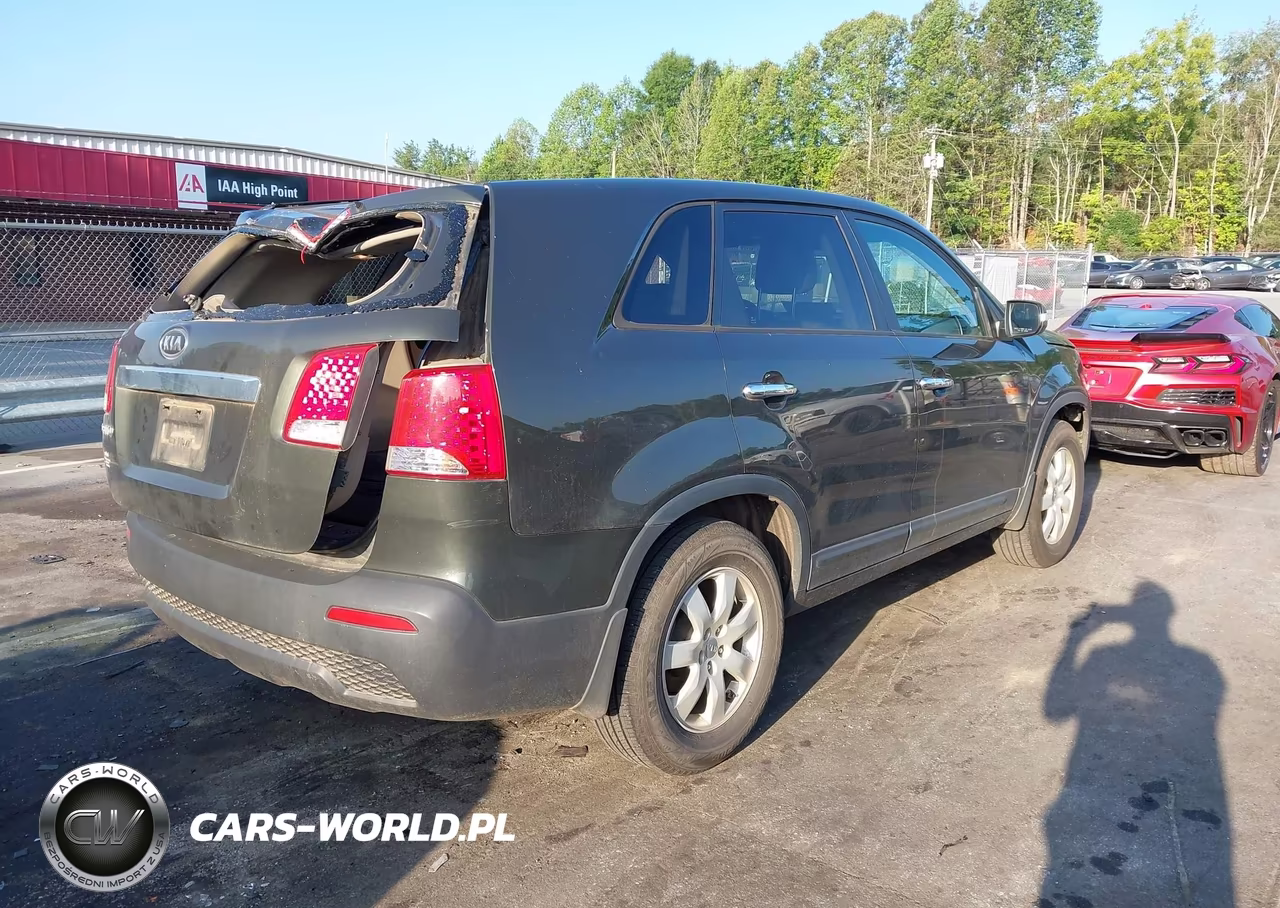 2013 Kia Sorento Lx VIN:5XYKT3A12DG330344 - 4