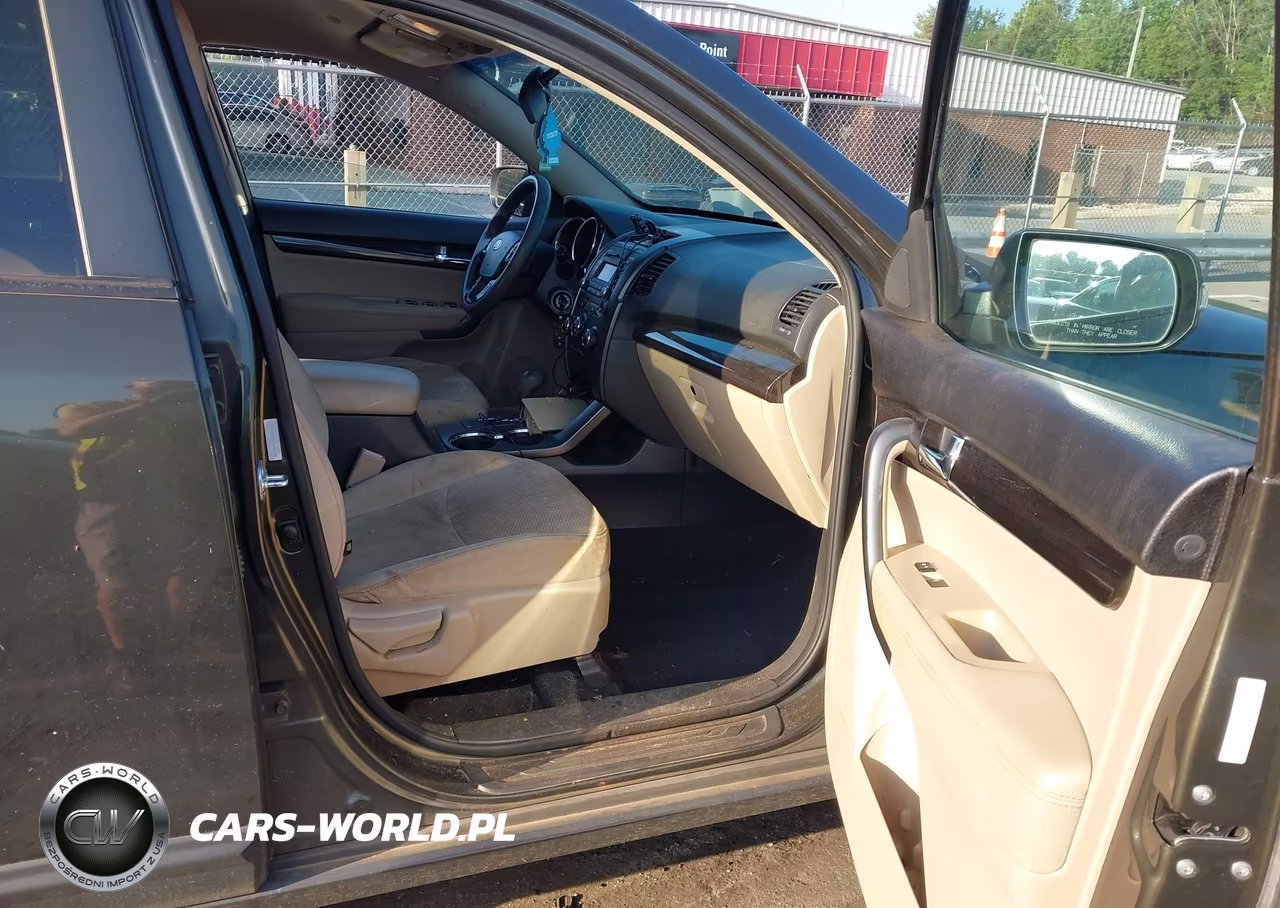 2013 Kia Sorento Lx VIN:5XYKT3A12DG330344 - 5
